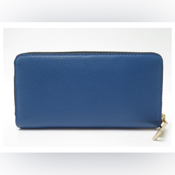 MARC JACOBS CONTINENTAL
WALLET IN BLUE GRAIN LEATHER - Picture 14 of 14
